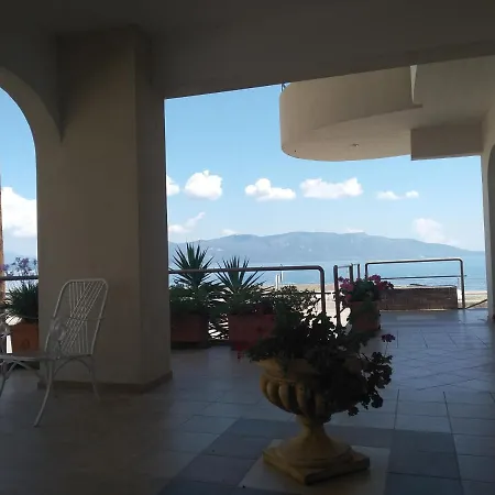 Mare E Monti2 Apartment *